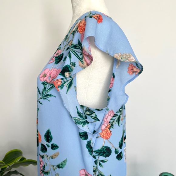 *SOLD* Blue Floral Short Sleeve Blouse - Size M - Picture 9 of 11